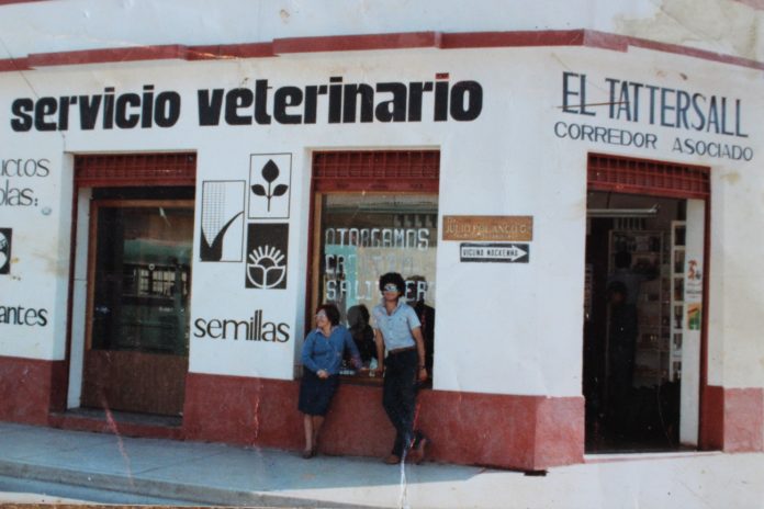 La fachada de la veterinaria de Julio Polanco, ubicada antiguamente en calle Vicuña Mackenna, fue testigo de su trabajo. (Foto: Archivo personal)