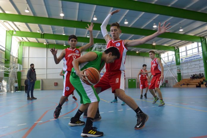 El básquetbol se disputa cada fin de semana en el gimnasio Cendyr de Ovalle.