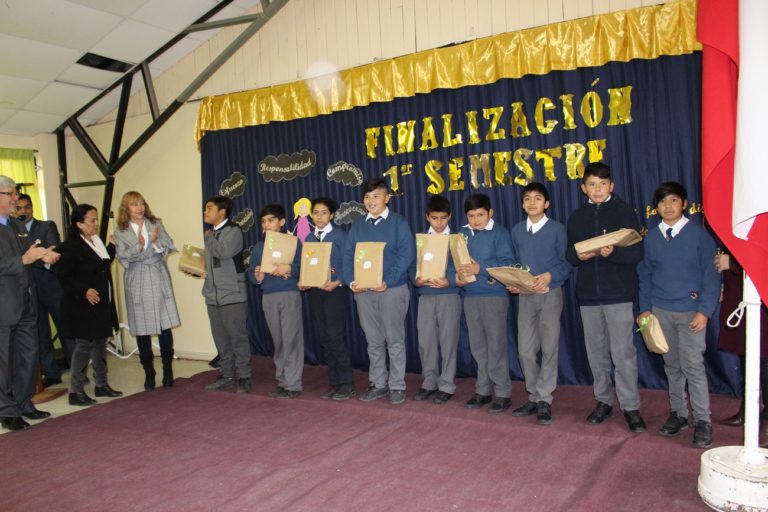 Los alumnos de Cuarto básico de 2016 y 2017 fueron premiados con una tablet, además en cada salón premiaron el esfuerzo y la asistencia de sus estudiantes. Alumnos con el mejor promedio académico y el mejor promedio de asistencia