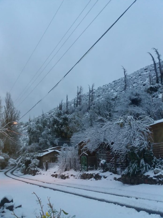 Este jueves podría caer nieve en la precordillera limarina