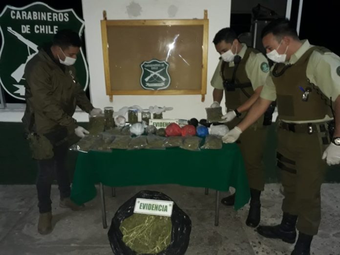 En total se incautaron 6.100 gramos de marihuana elaborada, equivalente a 12.200 dosis de droga, y se detuvieron a padre e hijo.