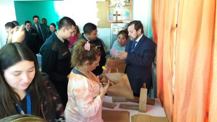 Autoridades locales y empresarios conocieron de cerca los trabajos realizados por los internos del CDP de Ovalle.