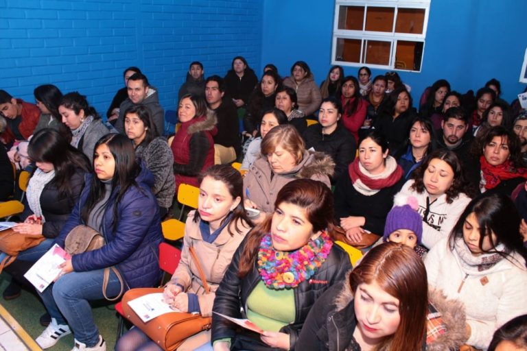 Apoderados del jardín infantil Parvus reciben la charla informativa de parte de las autoridades educativas