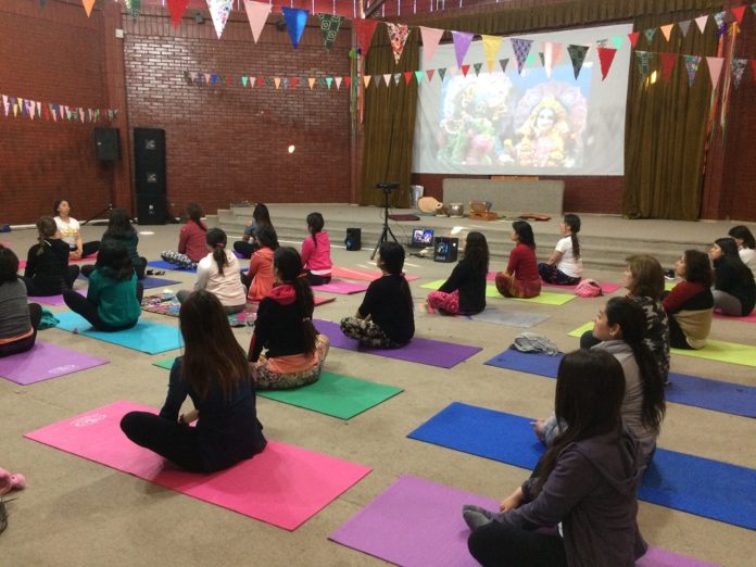 “Yoga Inbound Fest" se realizó el pasado domingo en el salón auditórium municipal