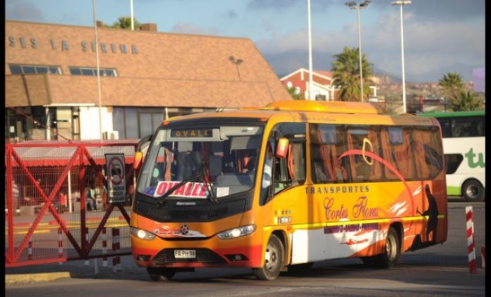 El auxiliar agregó que había tenido experiencia en situaciones similares y eso le ayudó a mantener la calma en todo momento.