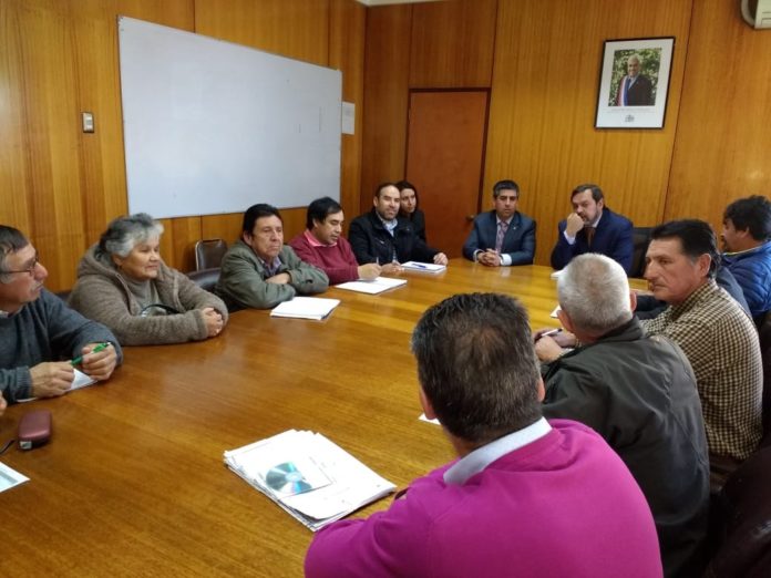 Dirigentes mineros y autoridades se reunieron en Ovalle para determinar las políticas que se aplicarán para impulsar el sector minero en la Provincia del Limarí. (FOTO: CEDIDA)