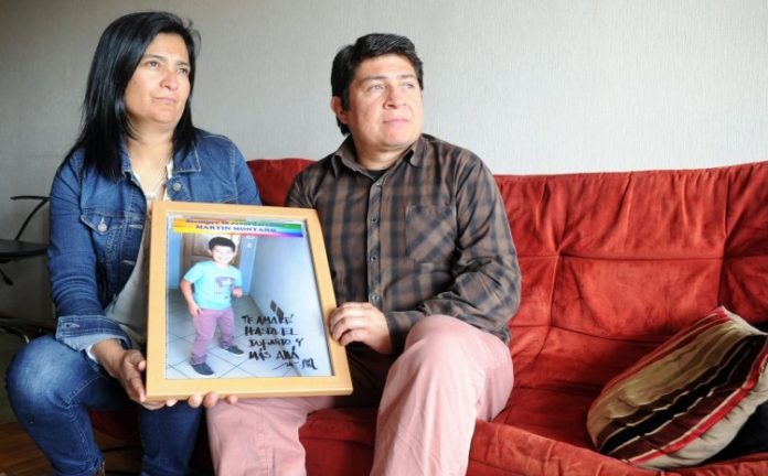 Sus padres, Mónica López y Guillermo Montaño,afirman que a un año de los hechos el dolor sigue vivo, sin embargo accedieron a compartir su historia, para además pedir que la justicia determine responsabilidades “para que estas cosas nunca vuelvan a pasar”, asegura.