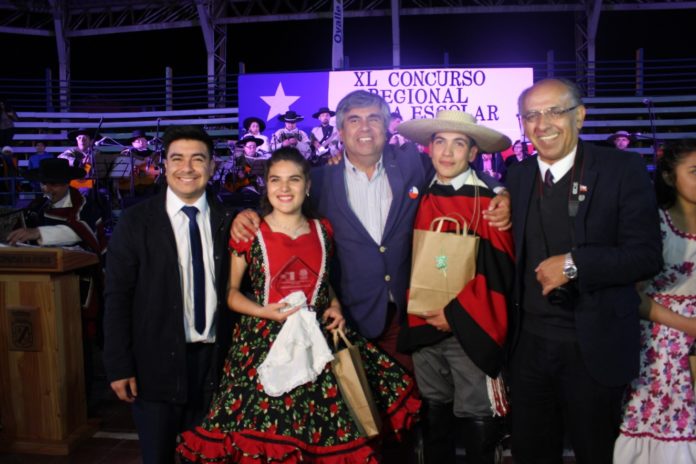 El primer lugar en la categoría Educación Media lo obtuvo Constanza Lemus y Luis Marín de la comuna de Vicuña.