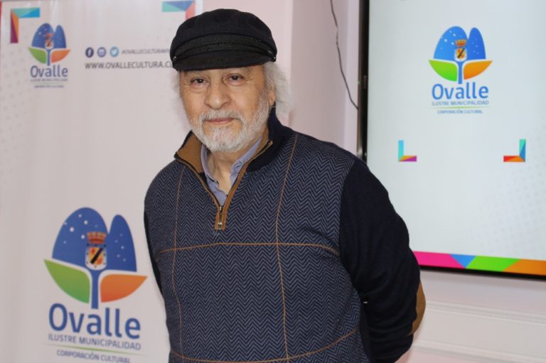 Miguel Littin llegó hasta el Teatro Municipal de Ovalle durante la exhibición de su reconocida película “El Chacal de Nahueltoro”.