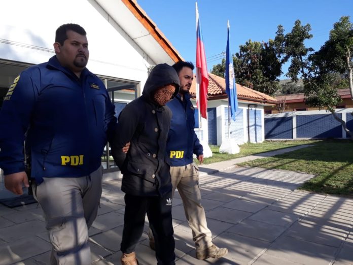 El sujeto, de 27 años, fue puesto a disposición del Juzgado de Garantía para su control de detención, por los delitos de robo con violencia y violación frustrada.