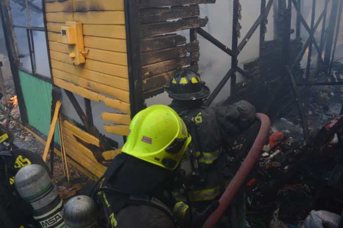 El pasado 23 de agosto un incendio destruyó completamente la vivienda de una familia de villa Los Naranjos, donde además falleció una adulta mayor