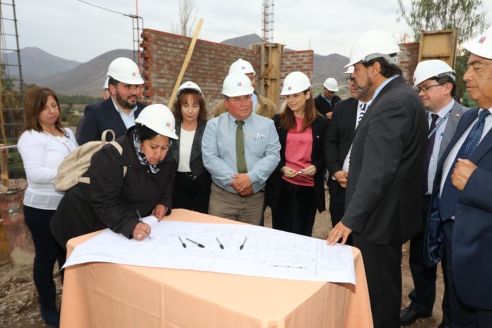 En una ceremonia fue instalada la primera piedra que marca formalmente el inicio de las obras del futuro Servicio de Atención Primaria de Urgencia de Alta Resolutividad (SAR) de Monte Patria.