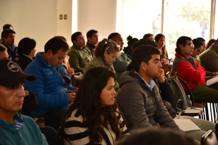 Para empresarios y contratistas agrícolas de la provincia del Limarí fue dirigida la charla sobre contratación de mano de obra extranjera.