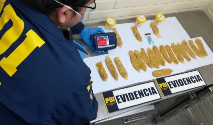 Un total de 20 ovoides de cloridrato de cocaína portaba el ciudadano extranjero en su interior