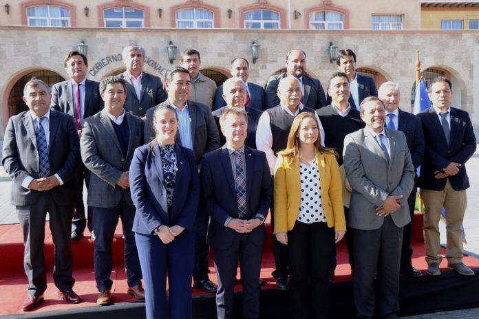 Alcaldes de toda la región se reunieron en la intendencia con el subsecretario de Desarrollo Regional, Felipe Salaberry, para discutir sobre las problemáticas que afectan a las comunas y sus posibles soluciones.