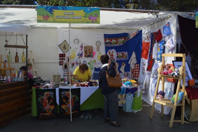 Los emprendedores de la zona también tuvieron un espacio para mostrar sus productos. Crédito: Kamila M.