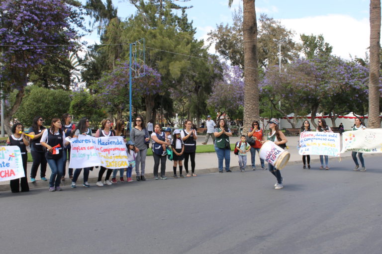 Las trabajadoras de Integra hicieron rondas y batucadas paralizando el tránsito