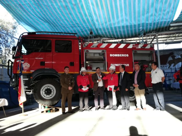 El nuevo carro de bomberos es todo terreno, debido a la difícil geografía de la comuna de los molinos