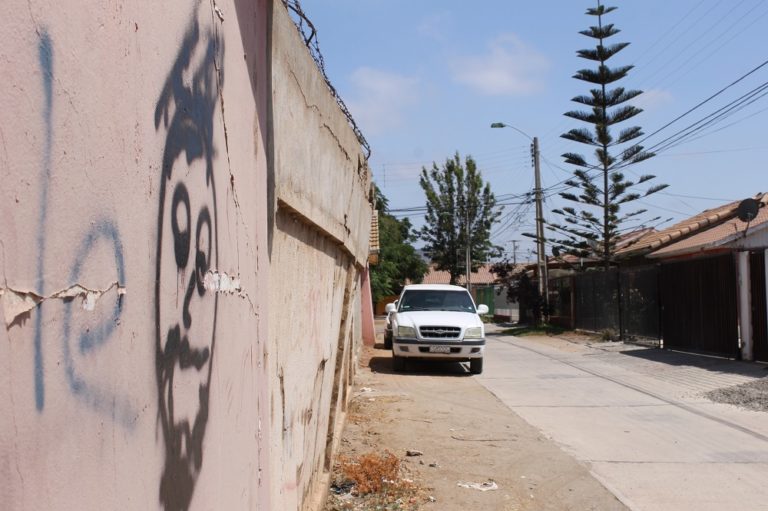 El terremoto del sábado habría afectado la estructura de un muro en la Población Atenas de Ovalle, preocupando a los vecinos por su posible colapso.