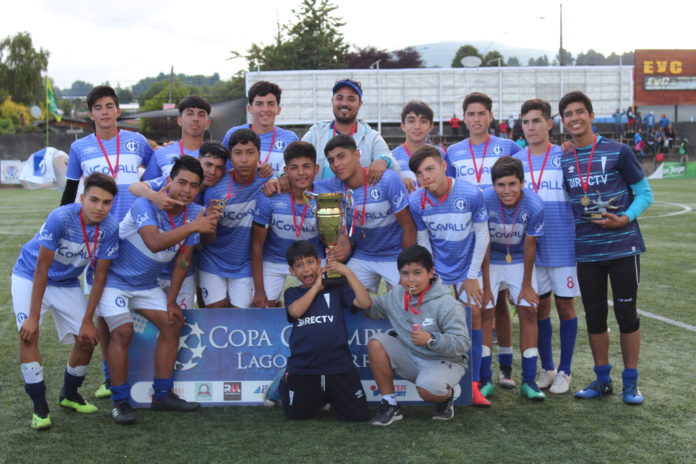 El equipo de la categoría 2003 de U. Católica Ovalle celebró su título conseguido en el sur del país.