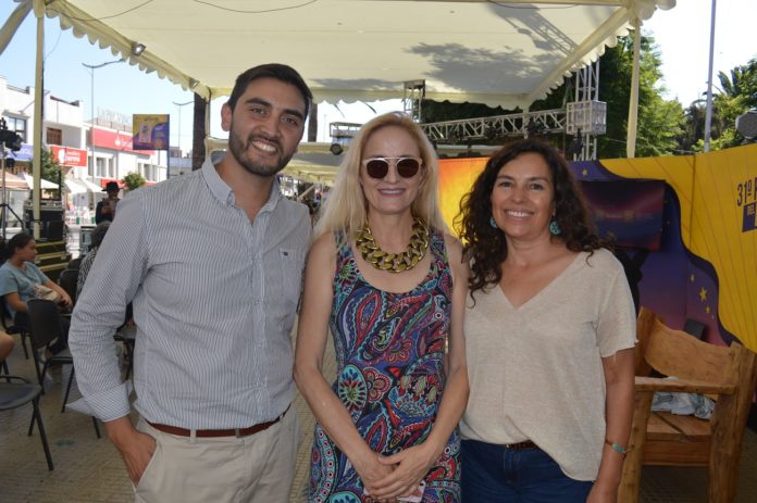 El director de la Corporación Cultural de Ovalle Ifman Huerta y las escritoras Ana Durruty y Paz Corral.