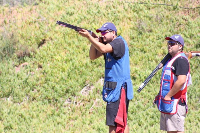 Los hermanos entrenan en las dependencias del club Ecológico de Ovalle para sus competencias anuales. (Foto: Rodolfo Pizarro)