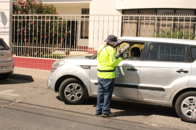 Si bien todos los vehículos recibirán un ticket al estacionar, este saldrá con costo cero los primeros cuatro minutos.