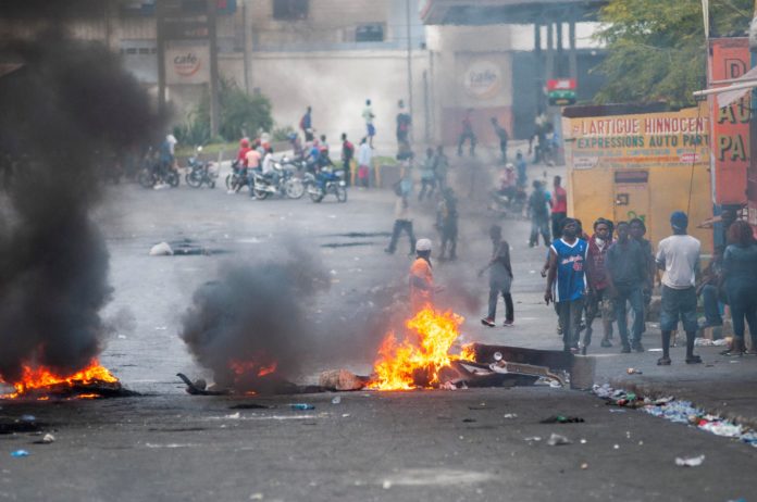 Las marchas involucran vehículos quemados y saqueos