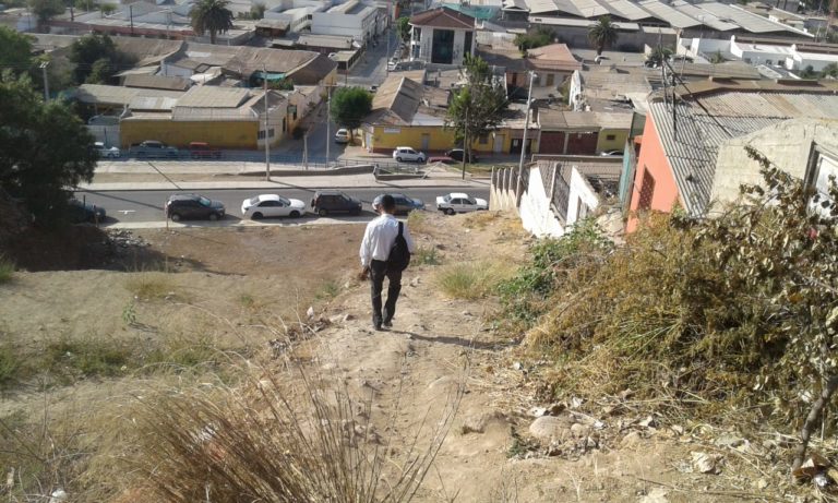 p5_vecinos_firman_por_escalera