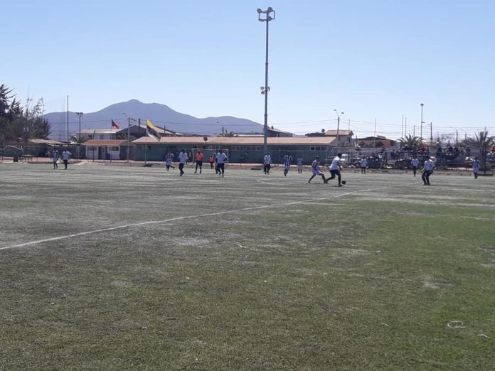 Jugadores del Club 21 de Mayo, que pasaron a Primera A, tras su triunfo en la Copa Ovalle y actualmente siguen en carrera por la Copa Campeones.