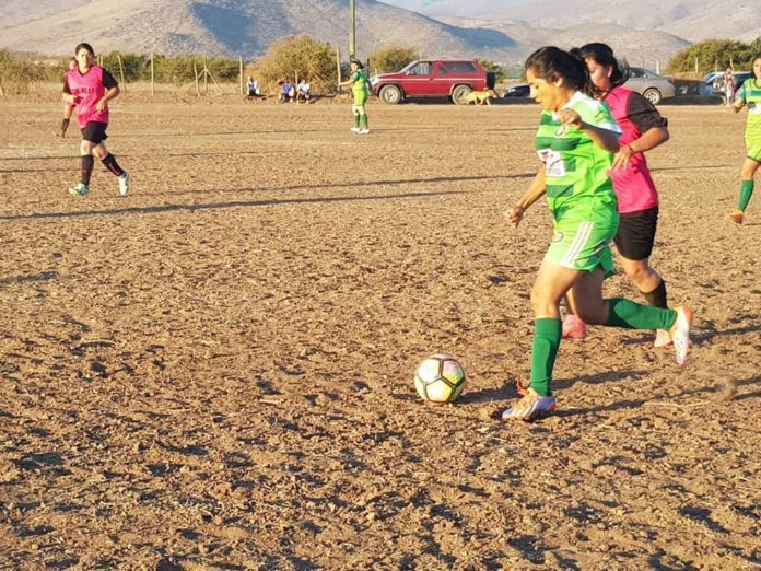 Una de las jugadoras del CSDO femenino en pleno partido.