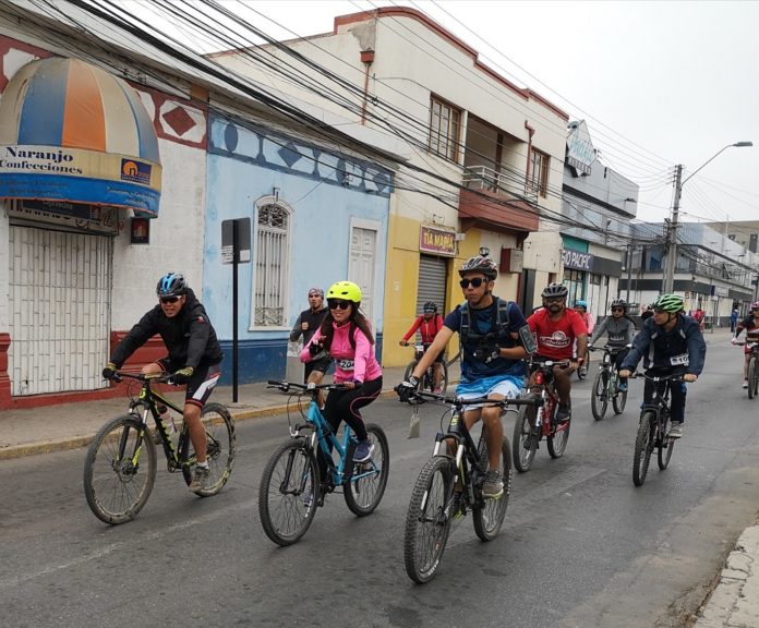 Familias pedalearon por las principales calles de la ciudad.