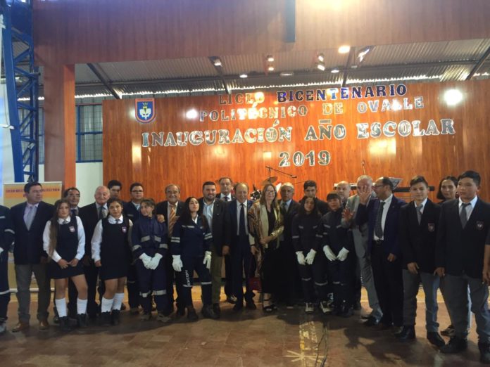 Autoridades y estudiantes de los Liceos Politécnico de Ovalle y Jorge Iribarren Charlin de Río Hurtado, dieron inicio al Año Escolar 2019.