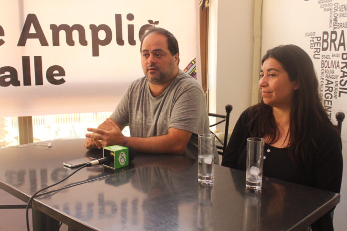 Nicolás Filipic y Susana López, ambos militantes del Partido Humanista, tienda perteneciente al Frente Amplio, hicieron un llamado a la gente a participar en la construcción de la coalición a nivel local.