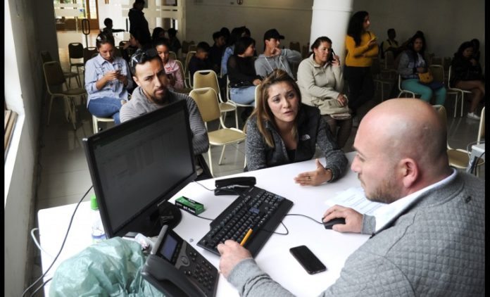 Muchos apoderados se acercaron a la Secreduc para tratar de solucionar la matrícula de sus hijos