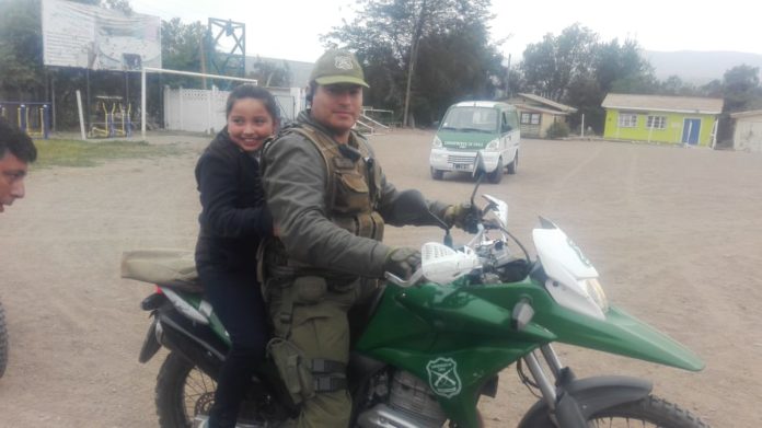 Alumnos, profesores y apoderados también pudieron conocer el trabajo de Carabineros.