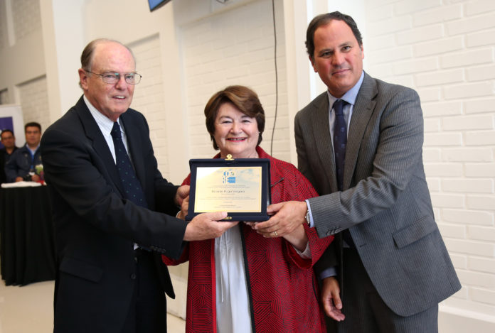 La presidenta del Consejo Regional, Adriana Peñafiel, también felicitó la labor informativa de Diario El Día en estos 75 años de trayectoria