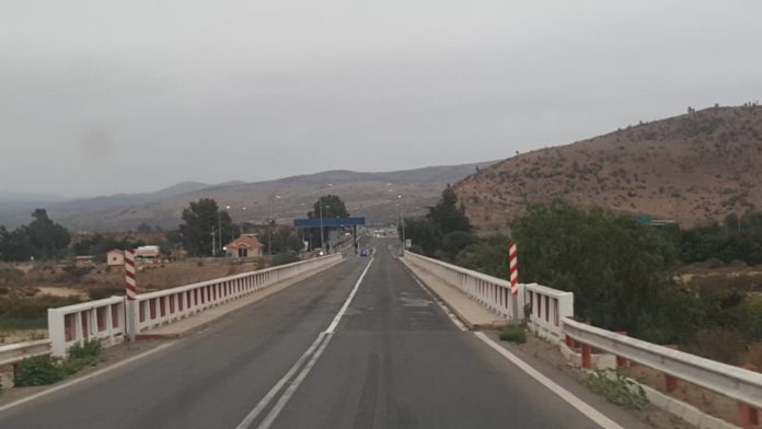 El puente “Puente Socos”, está ubicado en el kilómetro, km 0,617 de la Ruta 45, que une la ciudad de Ovalle con la Ruta 5 norte.