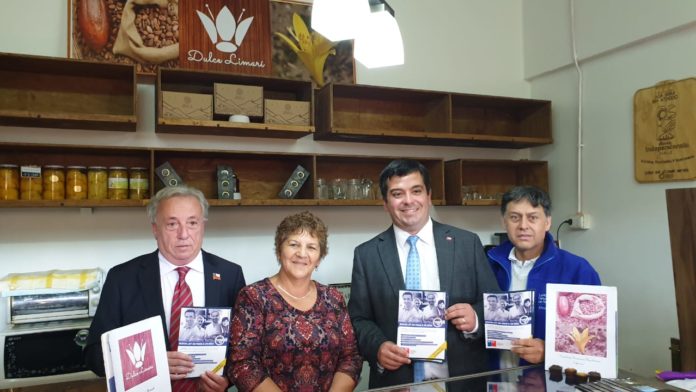 Durante el mediodía de este jueves, el seremi de Economía, Luis Arjona y el seremi de Gobierno, Ignacio Pinto, acompañados por el director del Centro de Desarrollo de Negocios de Ovalle, Víctor Illanes, realizaron una actividad de difusión de la Ley de Pago a 30 días, junto a un grupo de emprendedores ovallinos.