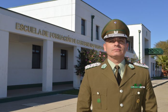 El mayor Álvaro Ilabaca del Canto, comandante del grupo de Formación de Carabineros de Ovalle, explica que “el desafío es formar Carabineros que sean íntegros y con capacidad de solucionar problemas”