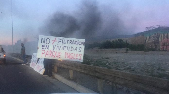 La protesta y corte de tránsito por parte de los propietarios, ocurrió durante la tarde de este viernes en plena costanera.