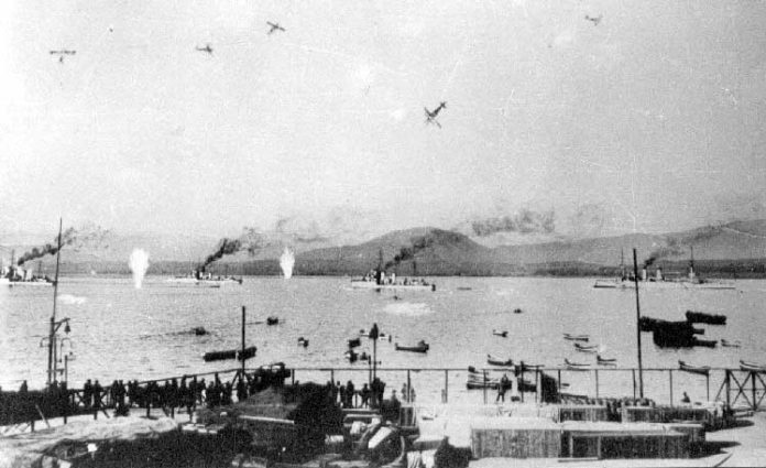 Histórica imagen del bombardeo de la escuadra en la bahía de Coquimbo, aquel 6 de septiembre de 1931.