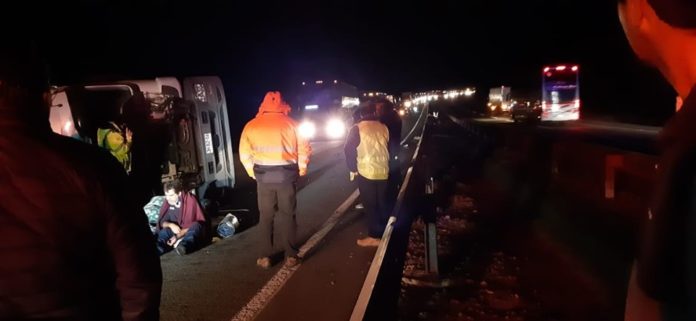 El volcamientos se registró en la ruta 5 norte, en el kilómetro 362. Crédito: Clave 33.