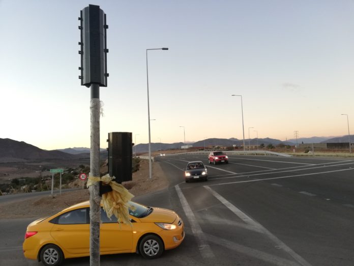 Como parte de las medidas de mitigación, fueron instalados el año pasado unos semáforos en el cruce hacia Río Hurtado y Lagunillas. No obstante, pronto demostraron no ser útiles por su ubicación, siendo deshabilitados definitivamente.