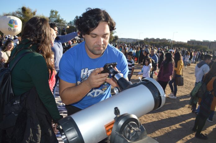 Aficionados y especialistas utilizaron los implementos para observar el eclipse