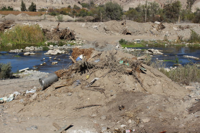 Ni la ribera del río se salva de los inescrupulosos.