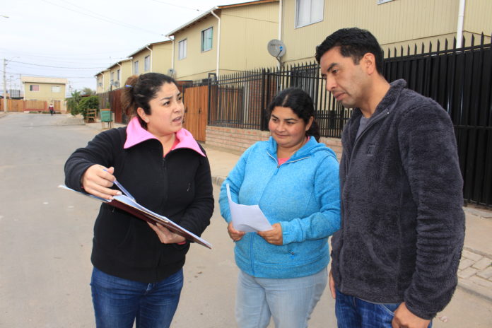 Directiva y supervisor de post venta 3L, se mantienen en coordinación tras reparaciones en el sector.