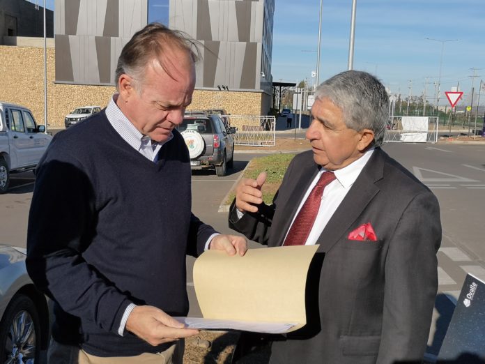 En la última visita del ministro de Agricultura a la región, el alcalde de Ovalle, Claudio Rentería, le entregó una serie de propuestas para ir en auxilio de campesinos y crianceros que se encuentran en una crítica situación producto de la escasez de agua.