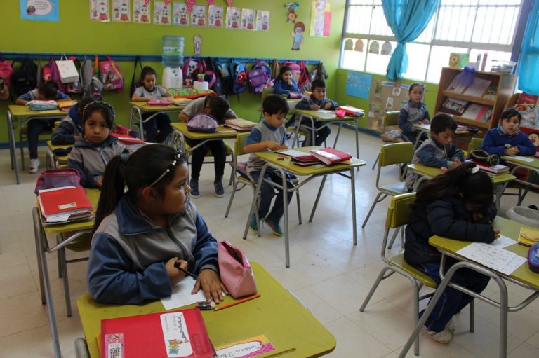 Los establecimientos están definiendo el cómo recuperar las horas académicas pendientes tras el paro. Crédito: Archivo El Ovallino. Imagen referencial.