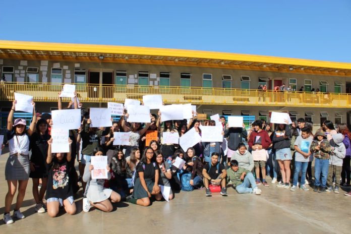 Manifestación pacífica de estudiantes del Colegio de Artes.